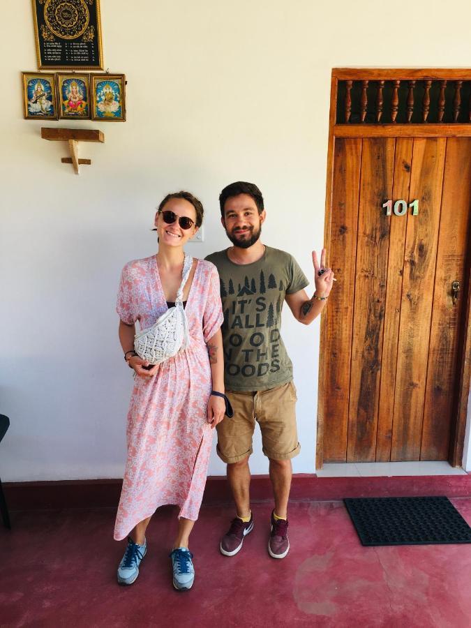 Kumari Guest House ポロンナルワ エクステリア 写真