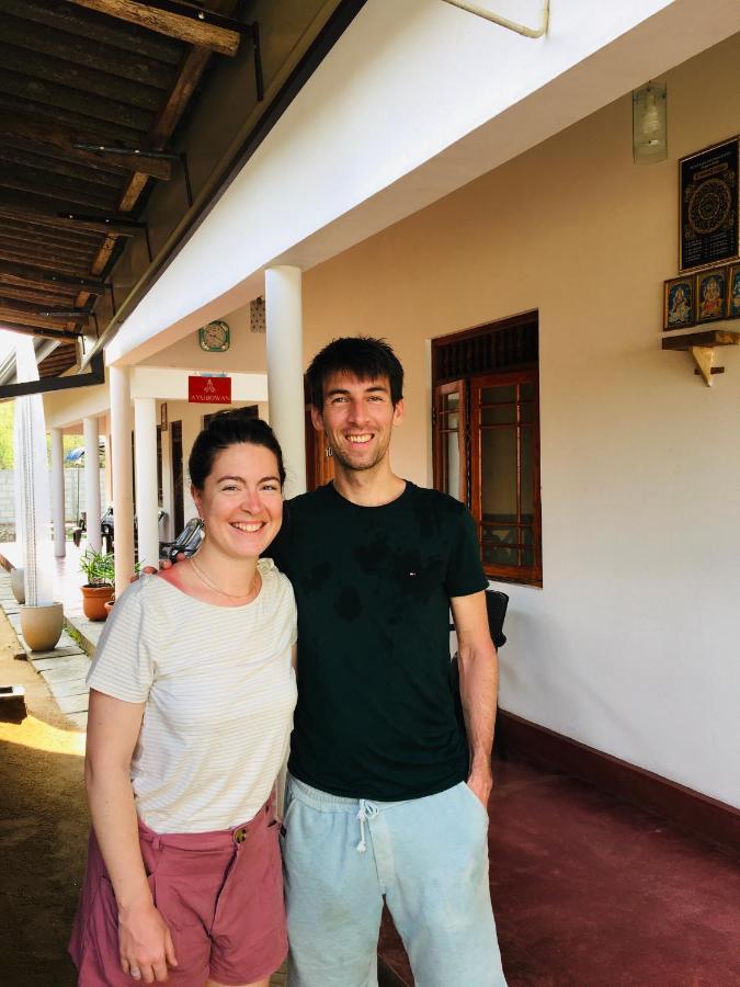 Kumari Guest House ポロンナルワ エクステリア 写真