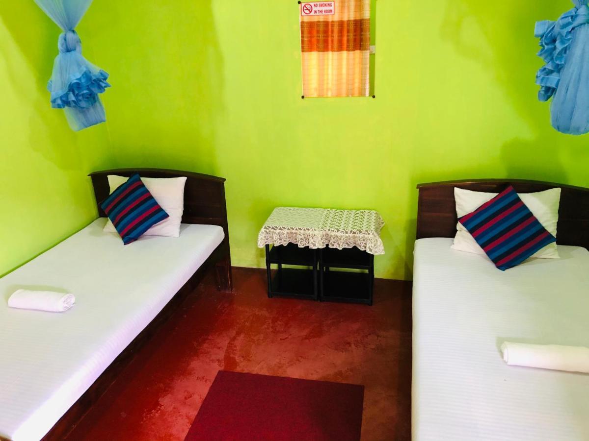Kumari Guest House ポロンナルワ エクステリア 写真
