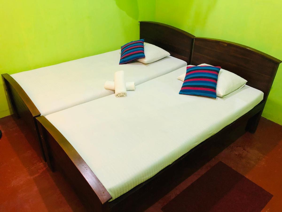 Kumari Guest House ポロンナルワ エクステリア 写真