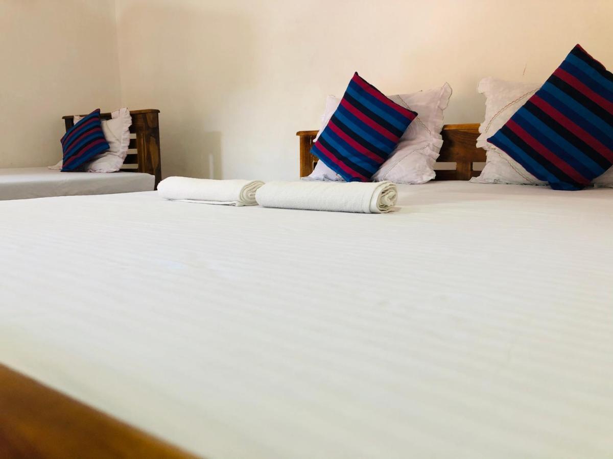 Kumari Guest House ポロンナルワ エクステリア 写真