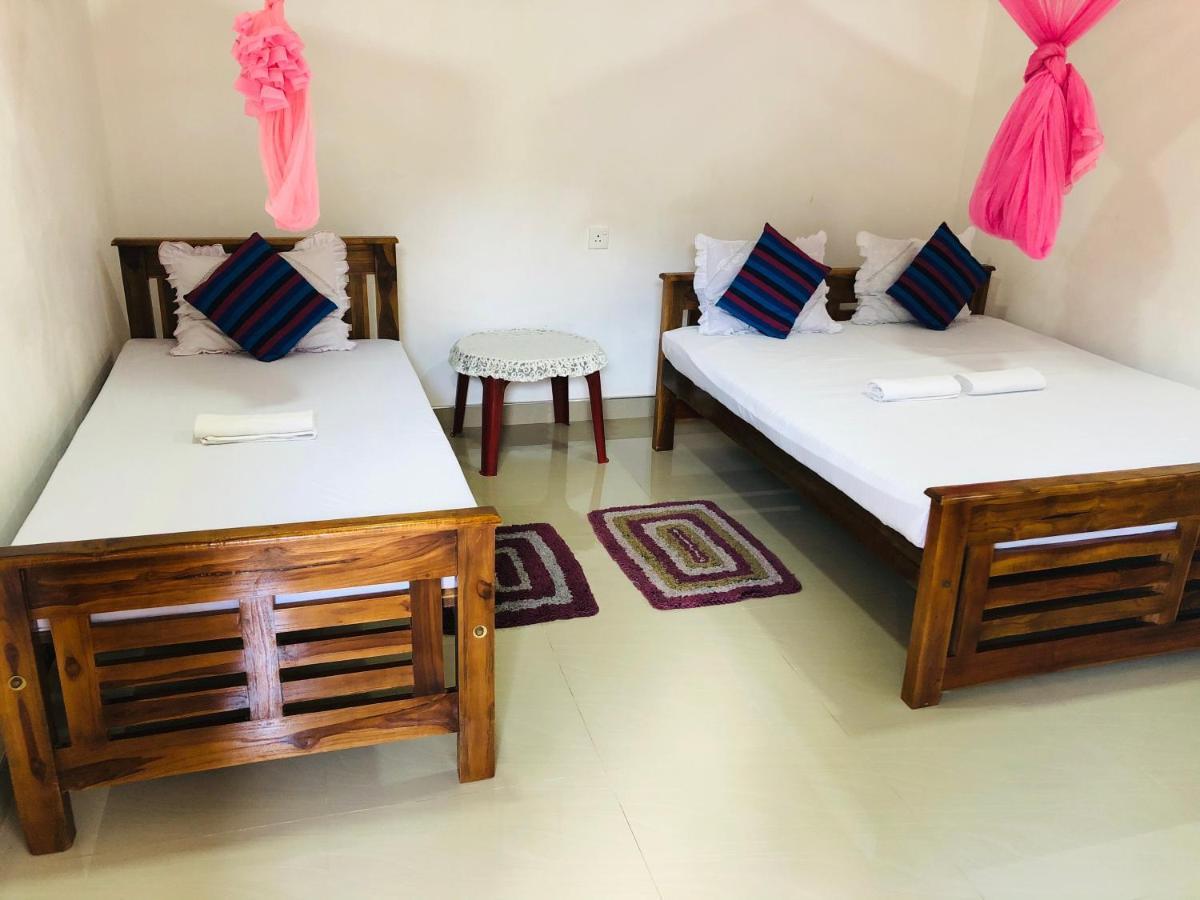Kumari Guest House ポロンナルワ エクステリア 写真